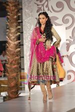 Model walks the ramp for Vikram Phadnis at Aamby Valley India Bridal Week day 4 on 1st Nov 2010 (20).JPG